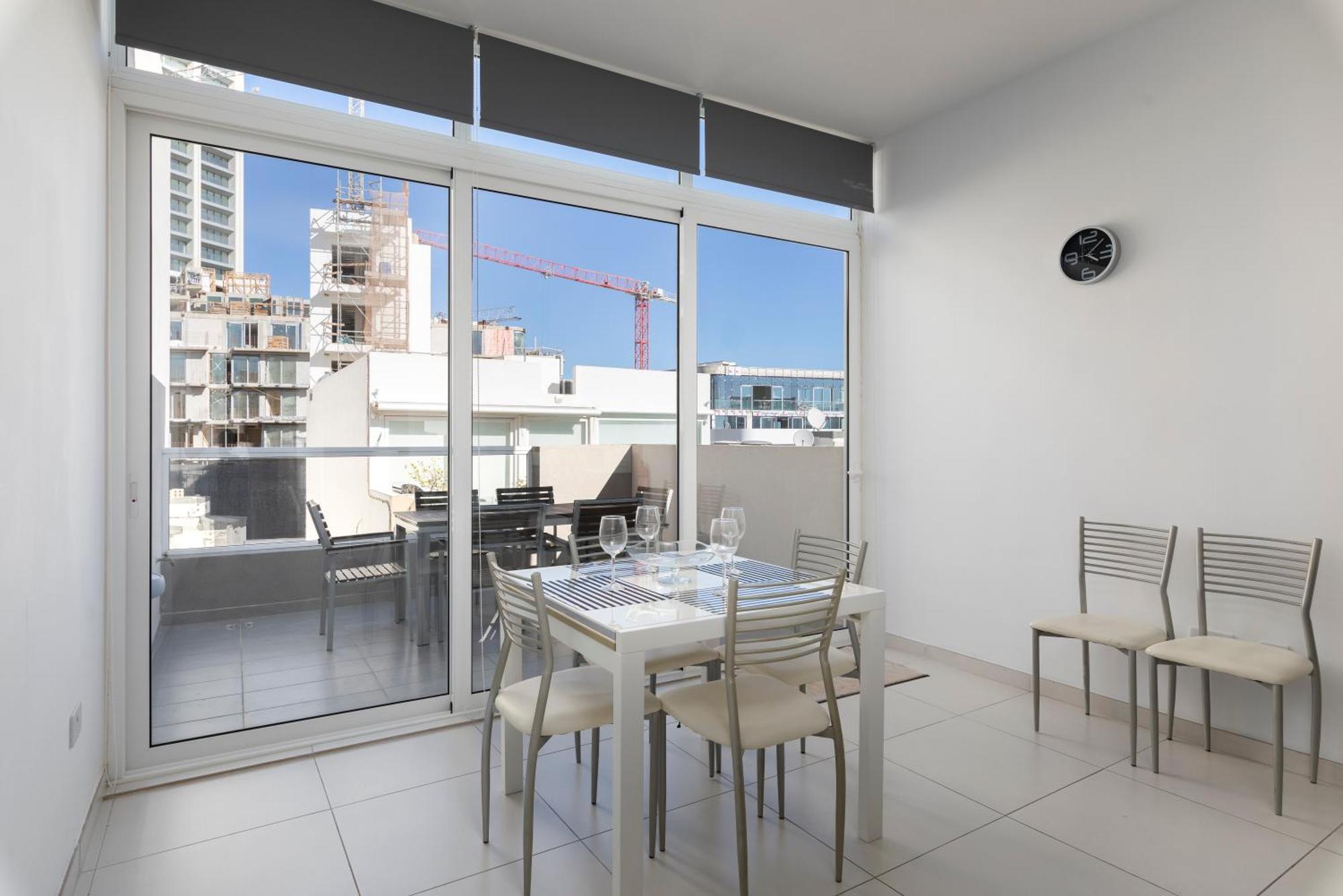 Spacious & Stylish 3br Penthouse With Large Terrace - Close To Spinola Bay Apartament St. Julian's