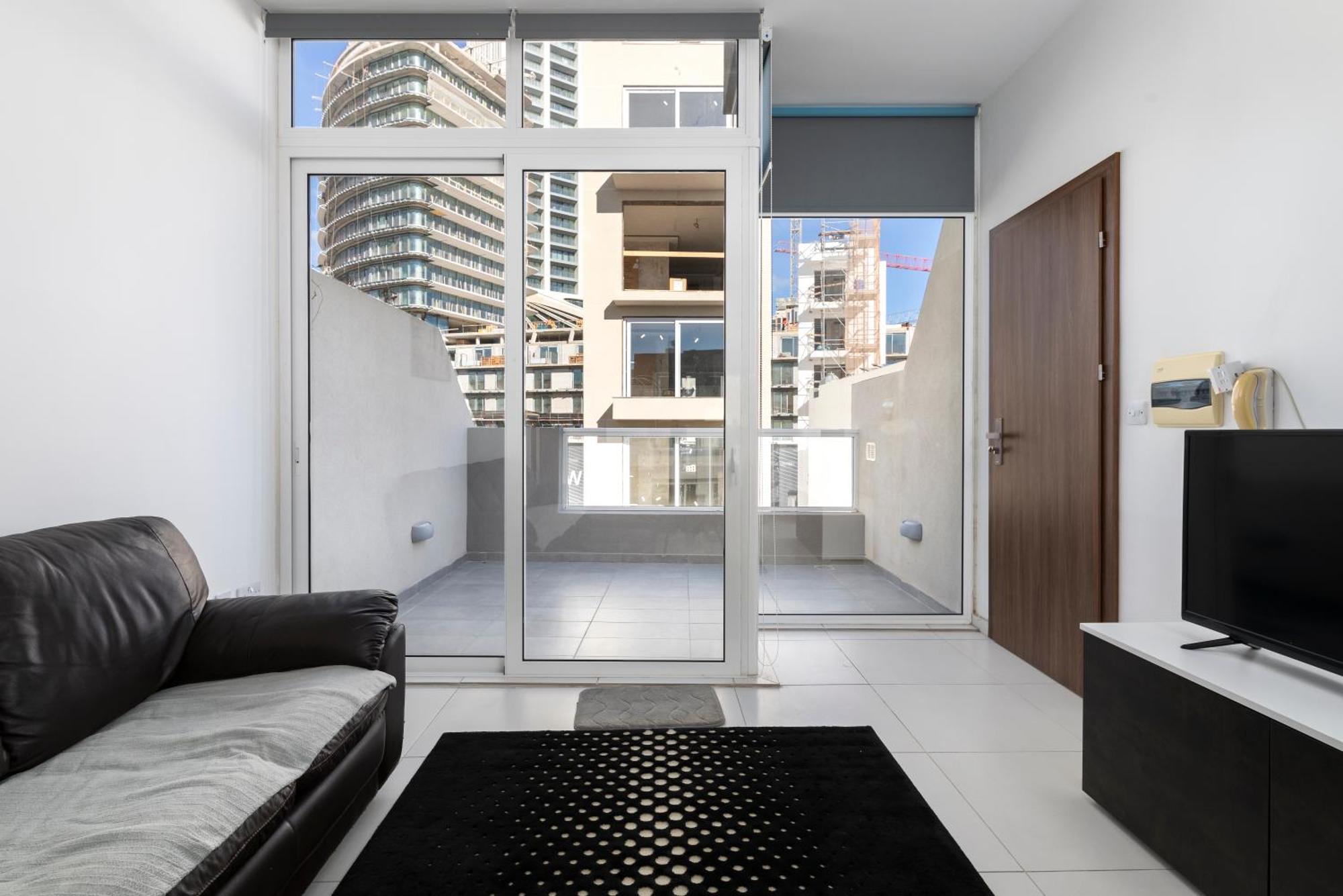 Spacious & Stylish 3br Penthouse With Large Terrace - Close To Spinola Bay Apartament