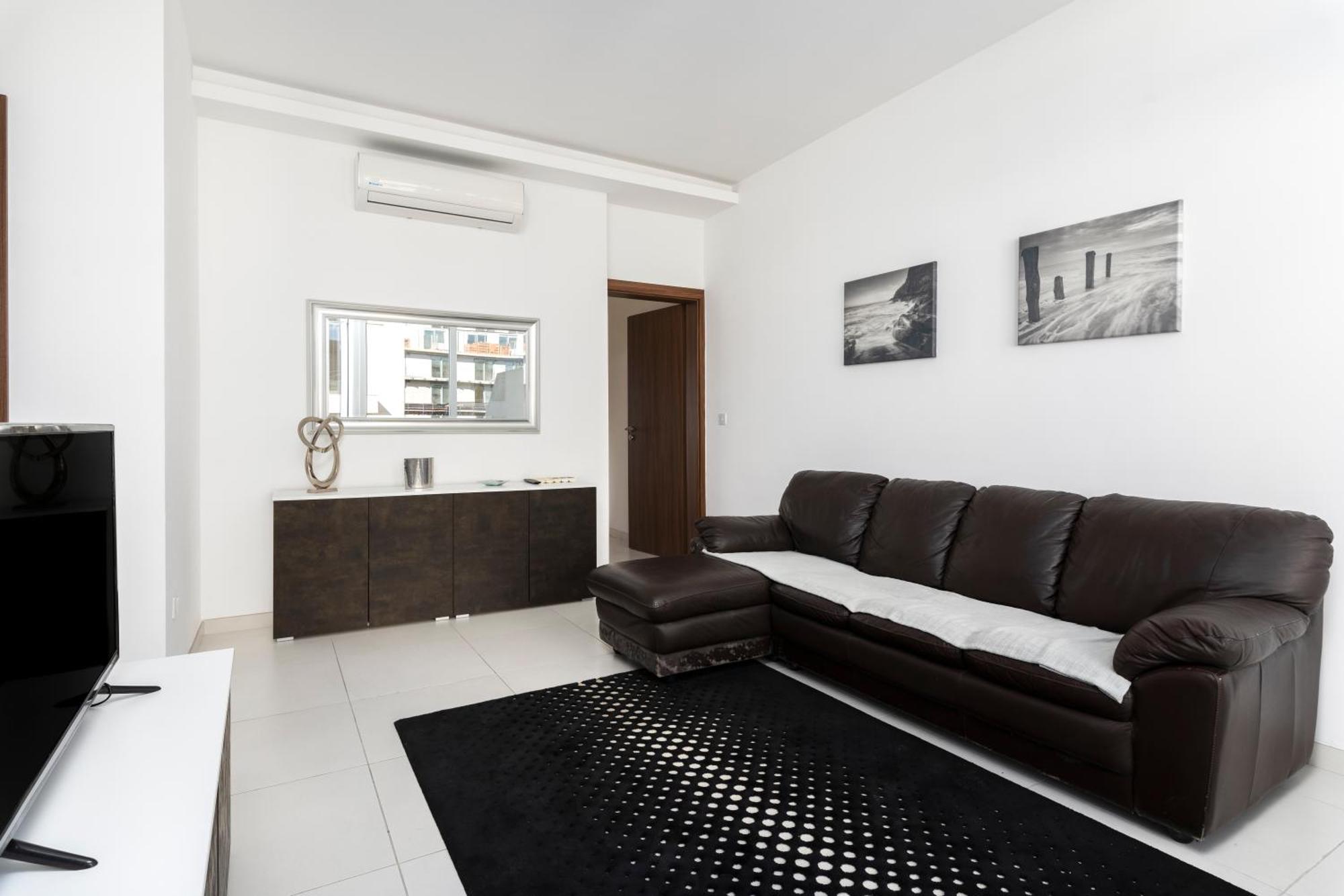 Spacious & Stylish 3br Penthouse With Large Terrace - Close To Spinola Bay * St. Julian's