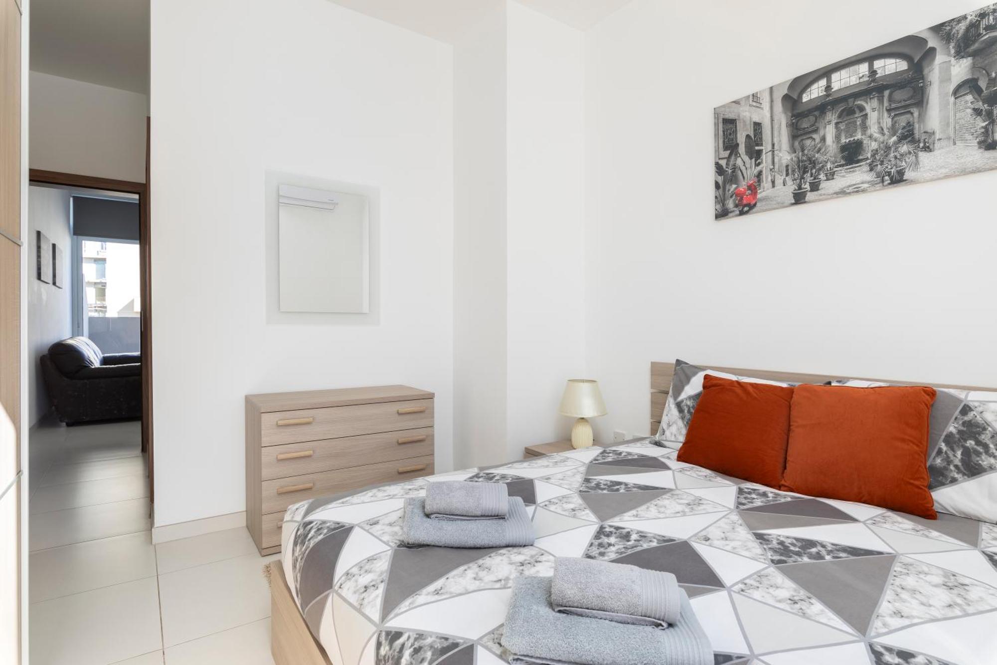 Spacious & Stylish 3br Penthouse With Large Terrace - Close To Spinola Bay St. Julian's